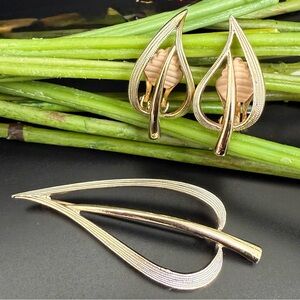 Vintage SARAH COVENTRY Muted Gold-tone Leaf Brooch & Earrings Set
